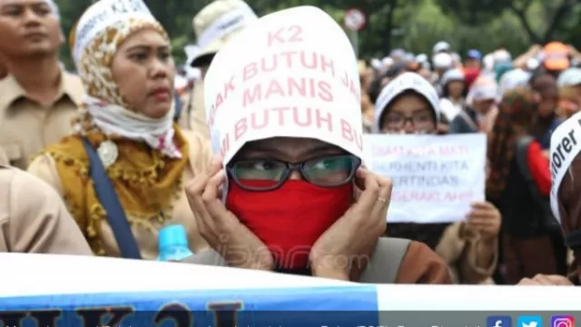 Mau Perpanjangan Kontrak, Honorer K2 di Jakarta Disuruh Masuk Got - GenPI.co