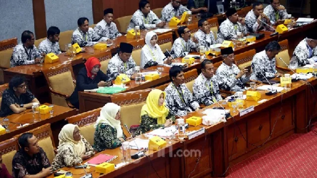 Nasib Honorer Jumpalitan, DPR: Jumlahnya Sudah Terlalu Banyak... - GenPI.co