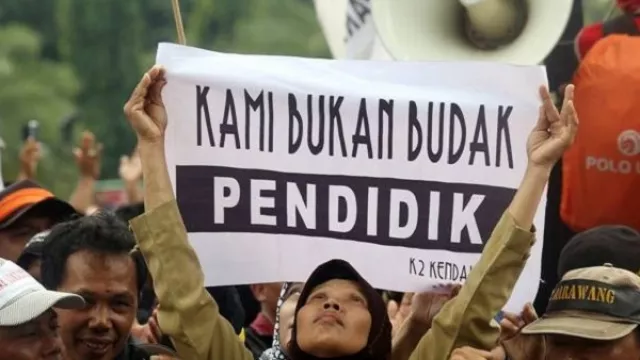 Menapaki 2020: Yakinlah, Pak Jokowi Peduli Nasib Honorer K2 - GenPI.co