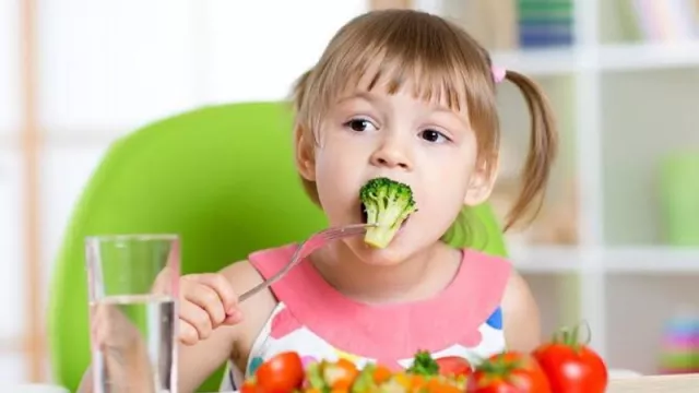 Anak Kecil Takut Makan Sayuran, Begini Cara Efektif Membujuknya - GenPI.co