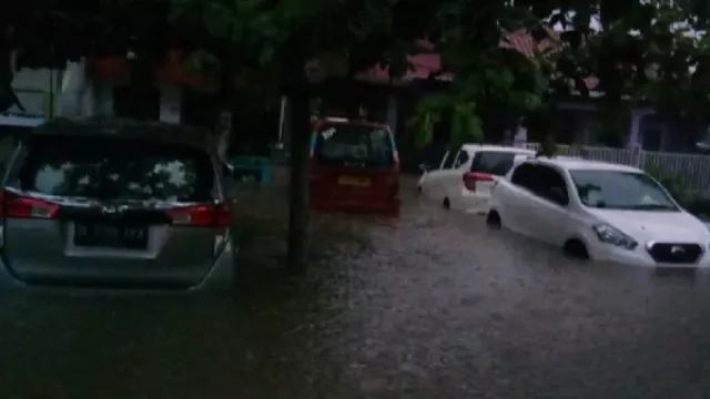Banjir Jakarta, Arief Poyuono: Kangmas Jokowi Saja Tak Sanggup - GenPI.co