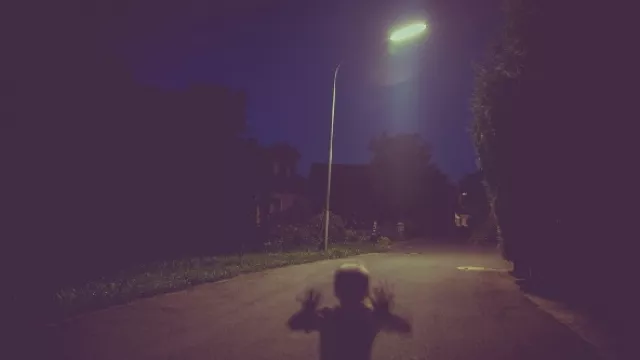 Di Rumah Kontrakan Itu, Jerit Pilu Tangisan Bayi Gentayangan - GenPI.co Di Rumah Kontrakan Itu, Jerit Pilu Tangisan Bayi Gentayangan - GenPI.co