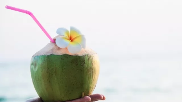 Penyakit Kronis Ini Bisa Ambrol dengan Minum Air Kelapa, Ajaib - GenPI.co