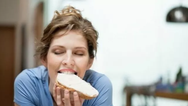 Bahaya Makan Roti Berlebihan Ternyata Bikin Ngeri - GenPI.co