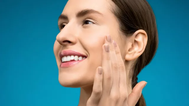 Buktikan! 3 Trik Makeup Ini Bisa Bikin Gigi Terlihat Putih - GenPI.co