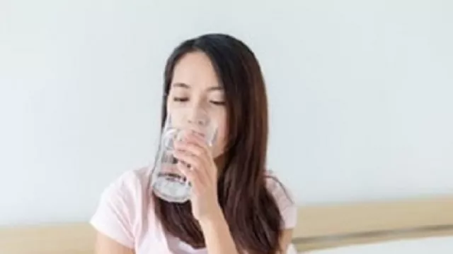 Dahsyat Banget 6 Manfaat Minum Air Putih Setelah Bangun Tidur - GenPI.co