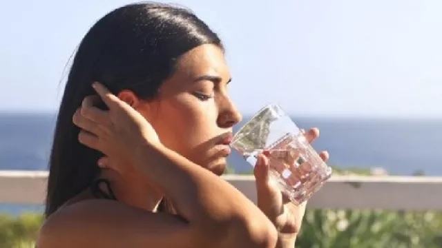 Manfaat Minum Air Putih Hangat Setiap Pagi, Dahsyat Banget! - GenPI.co