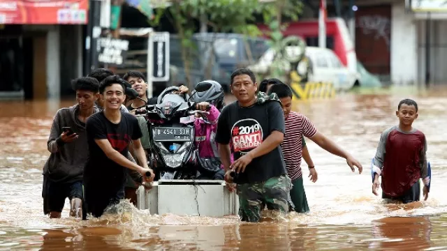 Jakarta Banjir Lagi, Ruhut Sitompul: Berjilid Seperti Film Rambo - GenPI.co
