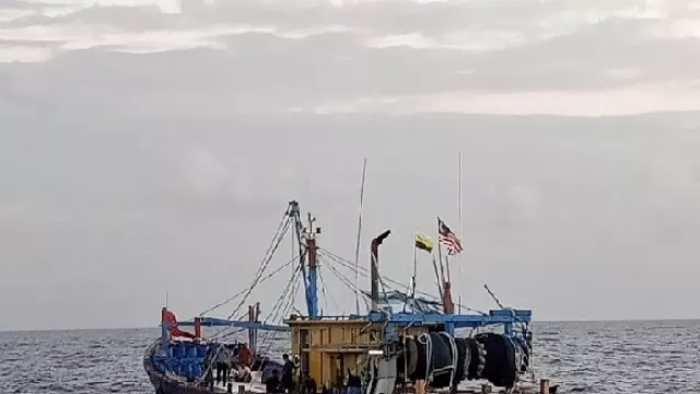 Indonesia Fokus Virus Corona, Kapal Asing Mencuri Ikan di Natuna - GenPI.co Indonesia Fokus Virus Corona, Kapal Asing Mencuri Ikan di Natuna - GenPI.co