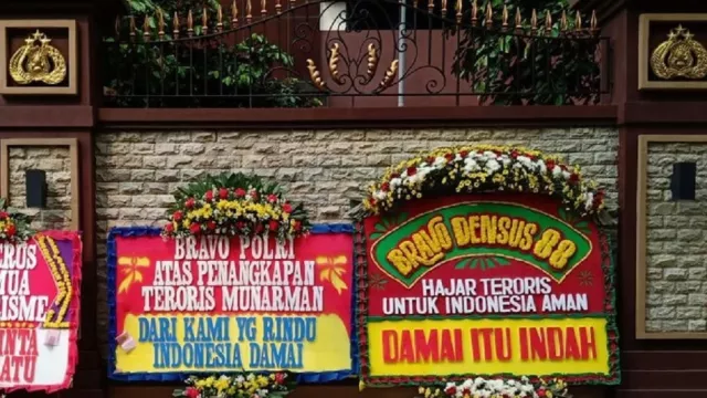 Rekayasa Karangan Bunga Pojokkan Munarman, Dendam Berbahaya... - GenPI.co