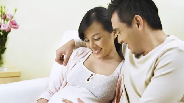 3 Perubahan Perilaku Suami Selama Istri Hamil, Nomor 1 So Sweet! - GenPI.co