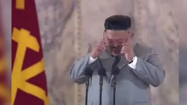 Akhirnya Kim Jong Un Meneteskan Air Mata Melihat Rakyatnya - GenPI.co