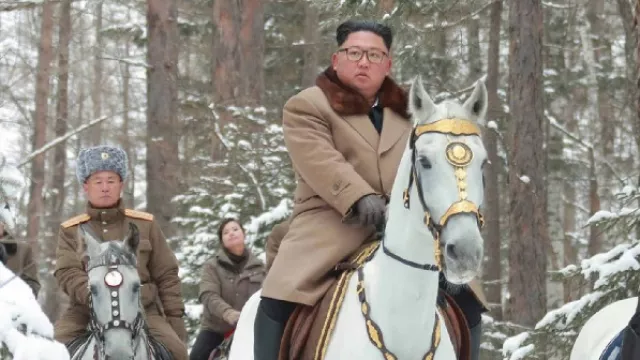 Korut Takut Corona, Kim Jong-un Perintah Tembak Warga China... - GenPI.co