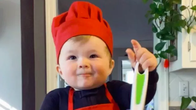 Bayi Berusia Satu Tahun Ini Sudah Pintar Masak seperti Chef - GenPI.co