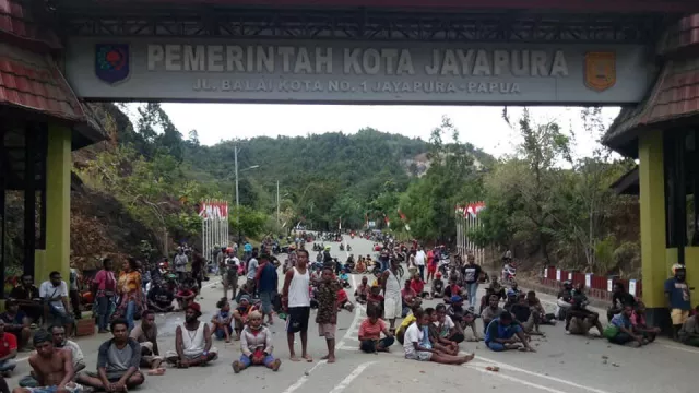 Sakit Hati Sebab Rasisme, Massa di Papua Bakar Lapas dan Polsek - GenPI.co