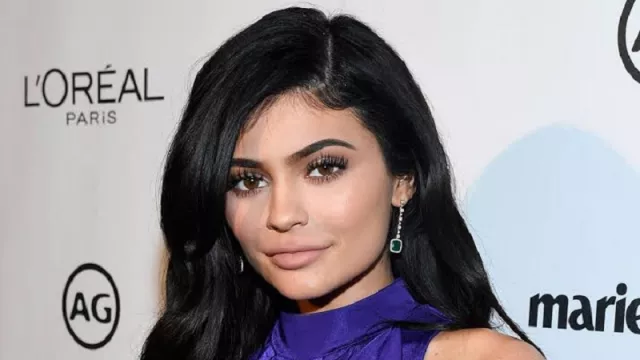 Uh, Seksinya Bibir Kylie Jenner Tanpa Filler - GenPI.co