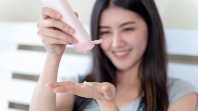 Penggunaan Body Lotion lebih Baik Saat Kulit Basah Loh - GenPI.co