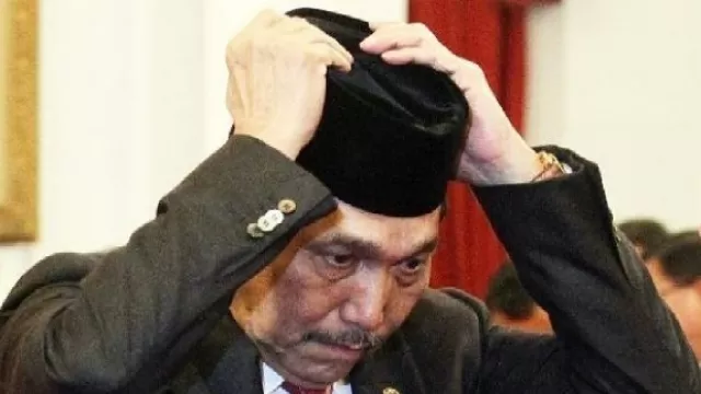 Menteri Jokowi Ingin Cari Selamat, Luhut Pandjaitan Bongkar Ini - GenPI.co