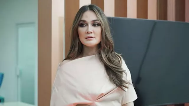 Dikira Artis Prostitusi, Luna Maya Ditawar Rp 200 Juta per Hari - GenPI.co