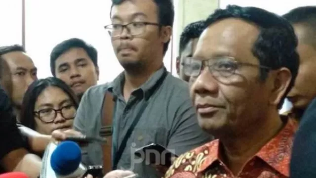 Mendadak Mahfud MD Menegaskan Boleh Melanggar Konstitusi - GenPI.co