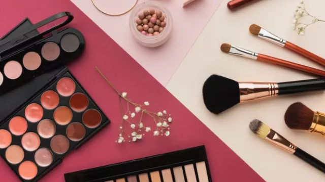 Panduan untuk Mengetahui Alat Makeup Masih Layak Pakai - GenPI.co