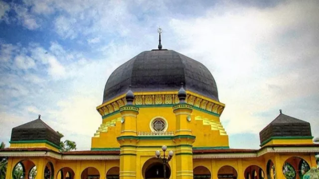 Masjid Sultan Mahmud Riayat Syah, Destinasi Religi Baru di Batam - GenPI.co