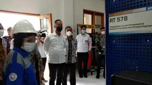 Menperin Agus Gumiwang Pamer SMK di Yogya, Ternyata Rakit GeNose - GenPI.co