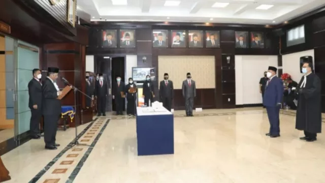 Mahfud MD Lantik Brigjen TNI Jeffry, Pesannya untuk Staf Menohok - GenPI.co Mahfud MD Lantik Brigjen TNI Jeffry, Pesannya untuk Staf Menohok - GenPI.co