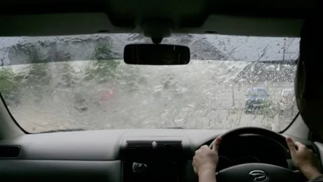 Cegah Mogok Saat Banjir, Ini 5 Tips Berkendara Mobil Matic - GenPI.co