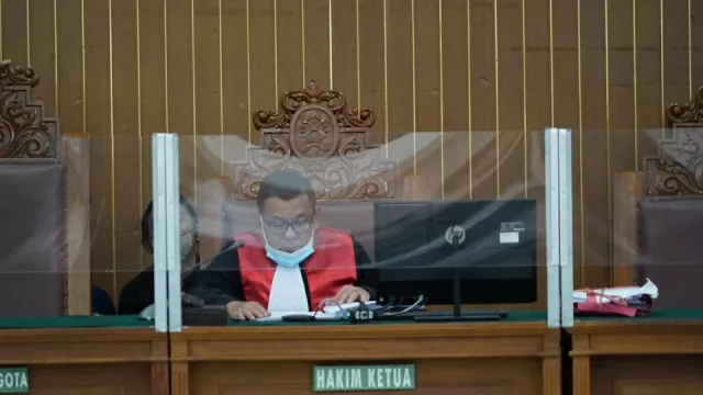 Ketok Palu, Hakim PN Jaksel Tolak Gugatan Praperadilan Rizieq - GenPI.co