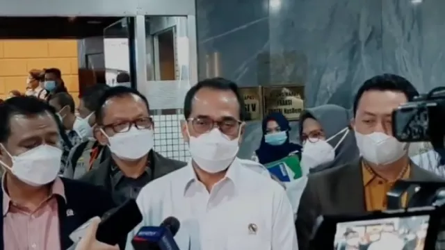DPR Desak Kemenhub Agar Awak Kabin Pesawat Segera Divaksin - GenPI.co