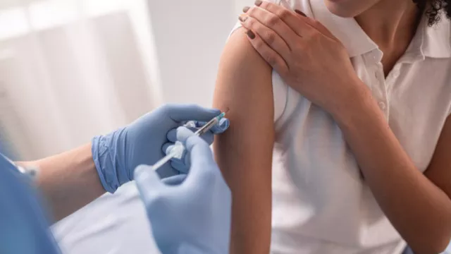 6 Juta Dosis Vaksin Covid-19 Tiba, Menkes Fokuskan Lansia - GenPI.co