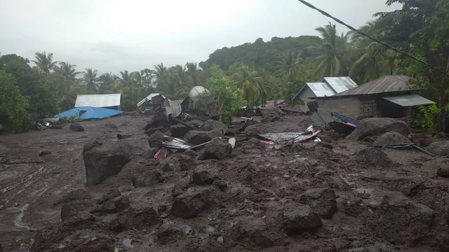 Update Korban Banjir NTT dan NTB: 119 Orang Meninggal Dunia  - GenPI.co