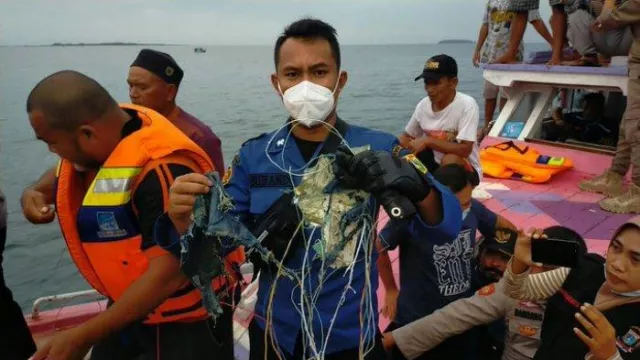 Basarnas Temukan Benda ini di Lokasi Hilangnya Sriwijaya Air - GenPI.co