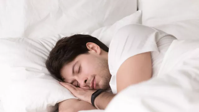 Studi: Mandi Air Hangat Sebelum Tidur Bisa Redakan Insomnia - GenPI.co