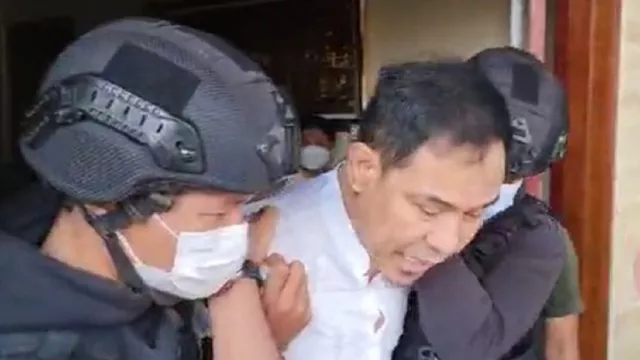 Petrus Bikin Munarman Mati Kutu, Beber Koneksi FPI-JAD-ISIS - GenPI.co
