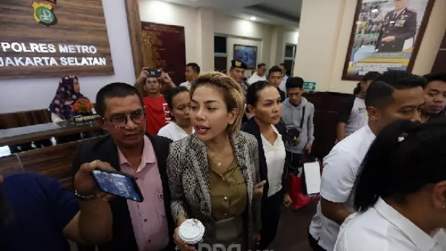 Ditertawakan Musuh, Nikita Mirzani Bilang Ini... - GenPI.co