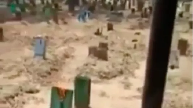 Heboh! Viral Video Kayu Nisan Kuburan Terbakar Sendiri - GenPI.co