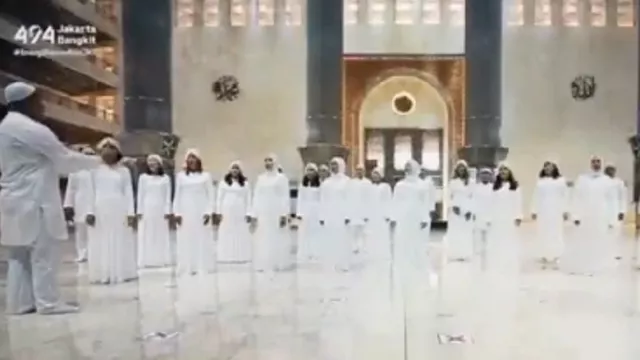 Heboh Paduan Suara Bernyanyi di Dalam Masjid Istiqlal, JYC: Maaf - GenPI.co