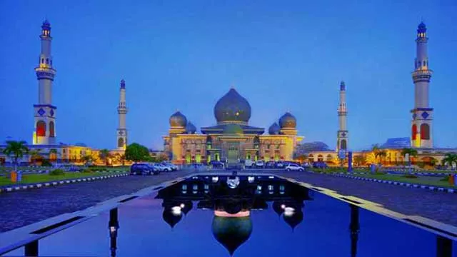4 Masjid Besar dengan Fasilitas Mentereng di Indonesia, Cek!  - GenPI.co