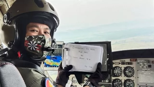 Anak Penjual Jagung Bakar Jadi Pilot Wanita Kebanggaan TNI AD - GenPI.co