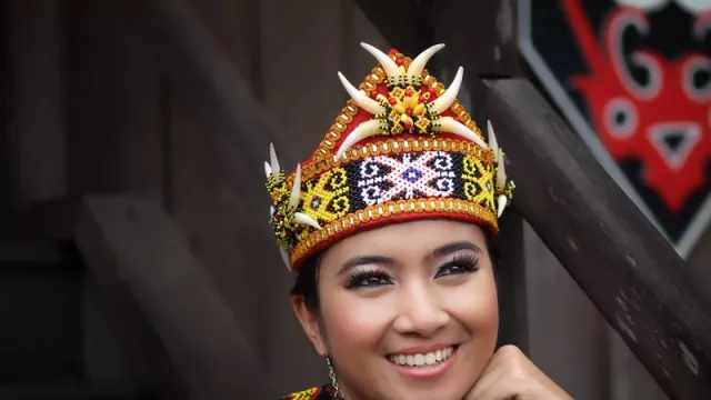 Wanita Dayak Cantik dan Penuh Pesona, Ternyata Ini Rahasianya - GenPI.co