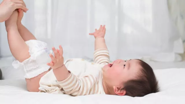 Mom, Ini Efek Pakai Popok Terlalu Lama bagi Kesehatan Kulit Bayi - GenPI.co