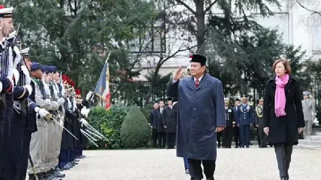 Menhan Prabowo Gagah Banget, Pasukan Elite Prancis Hormat Senjata - GenPI.co