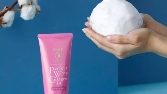 Senka Perfect Whip Collagen In, Sabun yang Bikin Wajah Glowing - GenPI.co