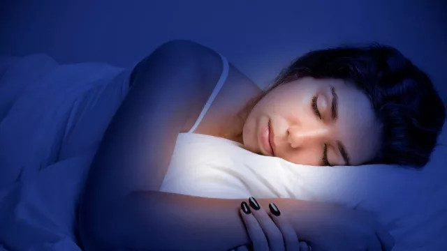 Ya Ampun! Tidur dengan Lampu Menyala Berdampak Buruk bagi Tubuh - GenPI.co