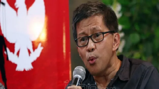 Rocky Gerung Anggap Isu Reshuffle Tak Penting, Bongkar Rezim... - GenPI.co