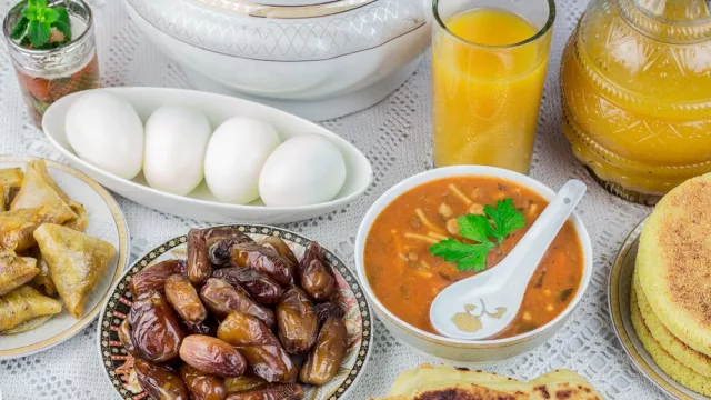 Makanan Sahur Jadi Peluang Bisnis yang Menjanjikan Saat Ramadan - GenPI.co