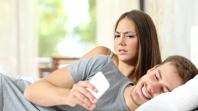 4 Cara Hilangkan Trauma dari Suami yang Selingkuh - GenPI.co