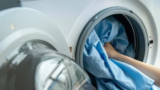 Apa Perlu Mencuci Seprai Sebelum Dipakai? Simak Penjelasannya - GenPI.co